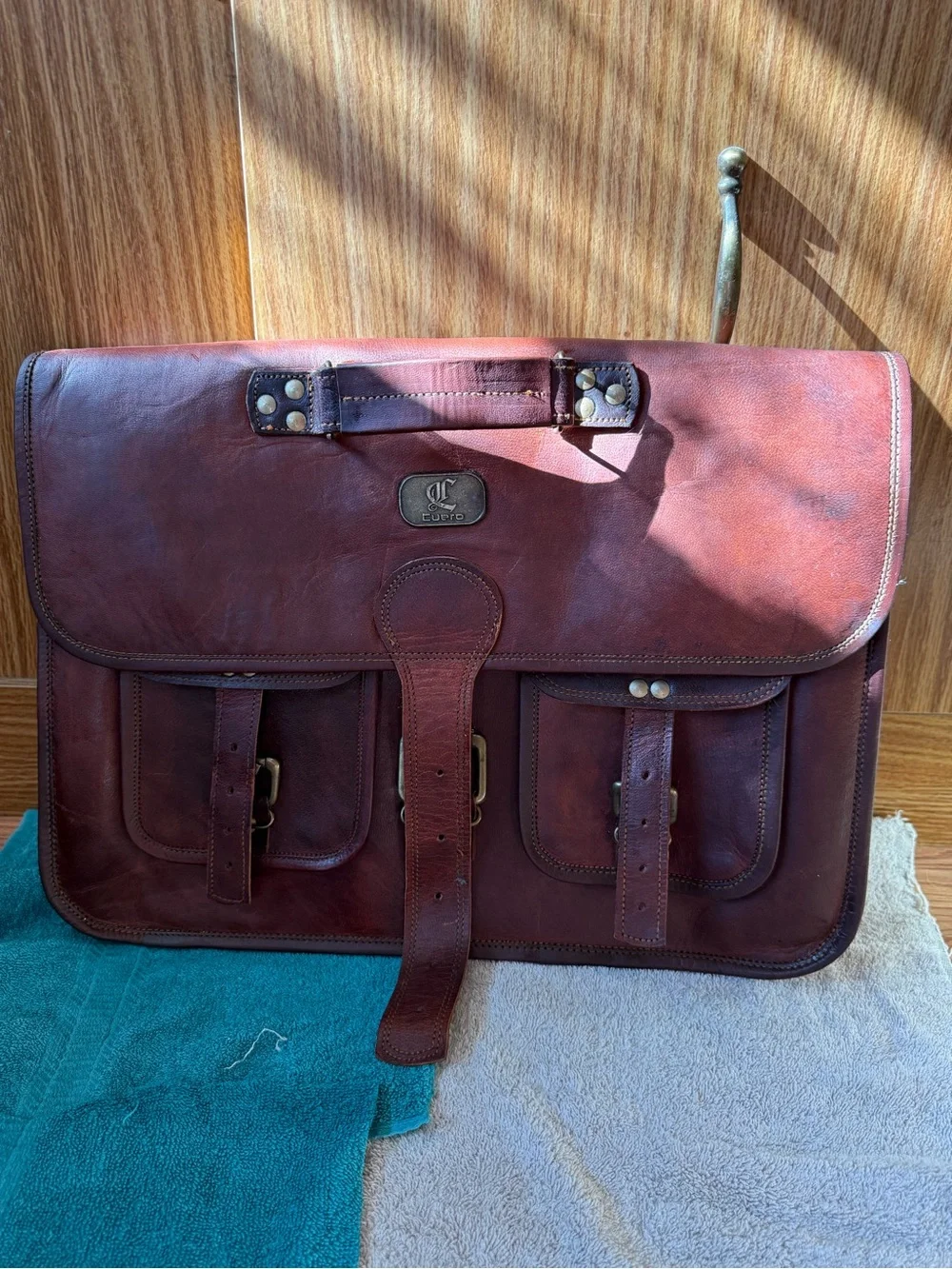 Cuero brand Vintage Leather Laptop Messenger Bag.Never used. Has long strap